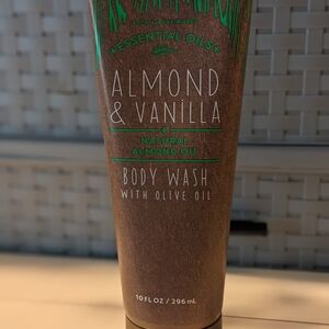 Bath & Body Works Essential Oils Almond & Vanilla Body Wash - 10 ounces